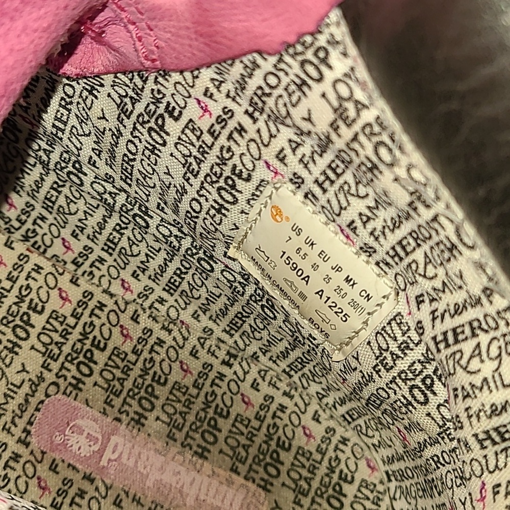 Pink Susan G Komen Breast Cancer Timberland Special Edition Boots size 7 Boys - Picture 10 of 17